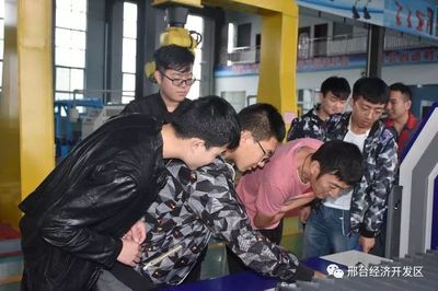 神奇！開發(fā)區(qū)這一高科技吸引眾多小學(xué)生圍觀……